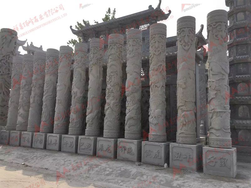 石雕龙柱
