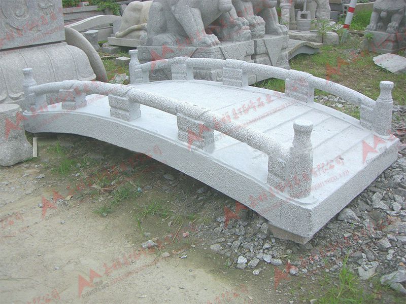 仿古雕刻曲桥