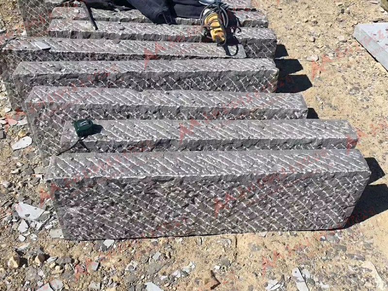 青石錾道面