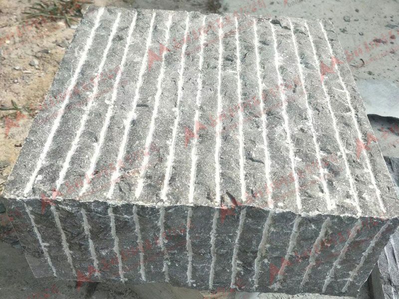 青石板材錾道面