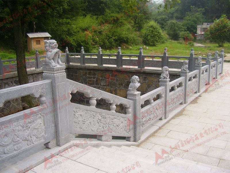 公园青石栏杆